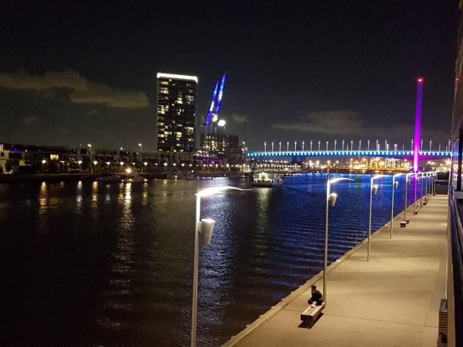 Melbourne Docklands Riverside Views 外观 照片